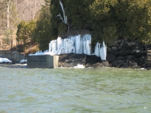 Sculpture de glace par les vagues au Lac Champlain
